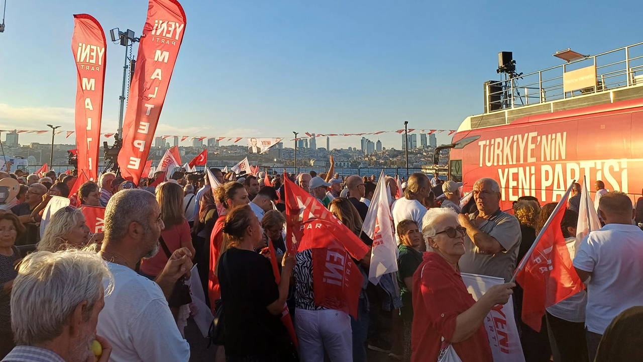 Üsküdar'da 'Karar Milletindir' Mitingi: YENİ Parti Meydanı Doldurdu