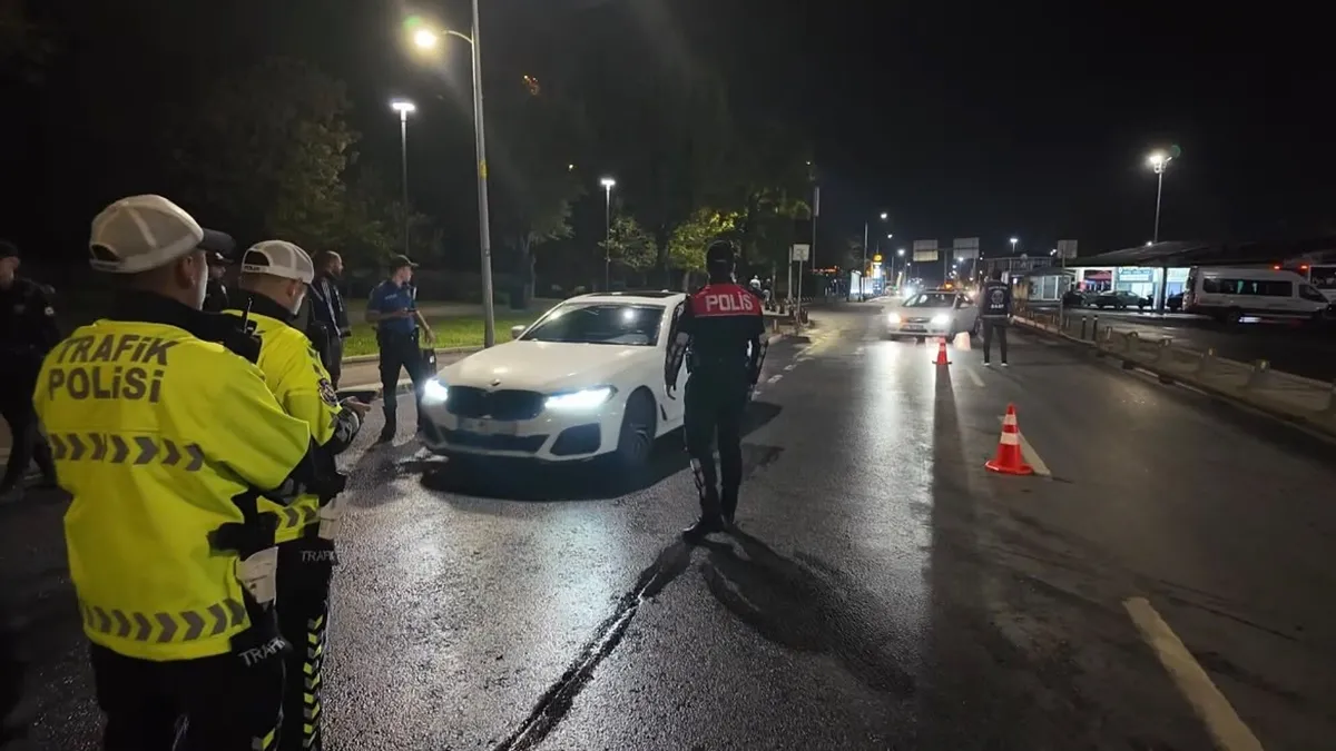 Üsküdar'da Polis Helikopter Destekli GBT Denetimi