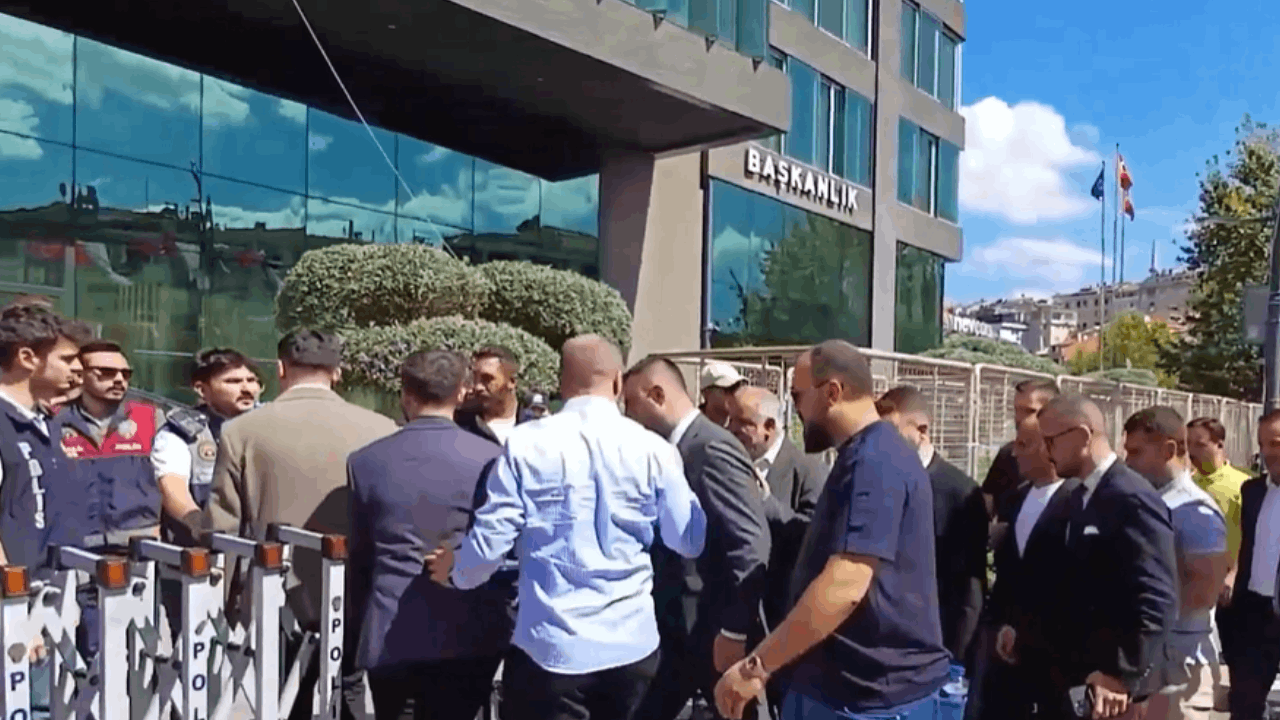 Üsküdar'da Seçim Gerilimi: AKP'liler Belediyeye Koştu