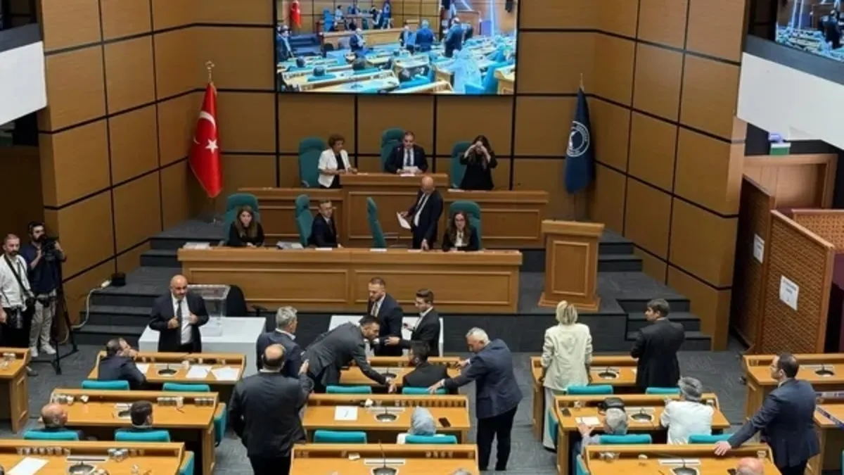 Üsküdar'da Siyasi Deprem: 4 Meclis Üyesi CHP'den AK Parti'ye Geçti