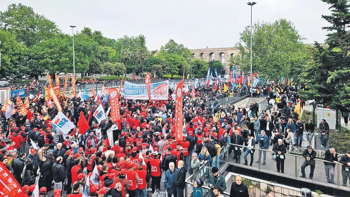 Üye aidatıyla saltanat yaşıyorlar