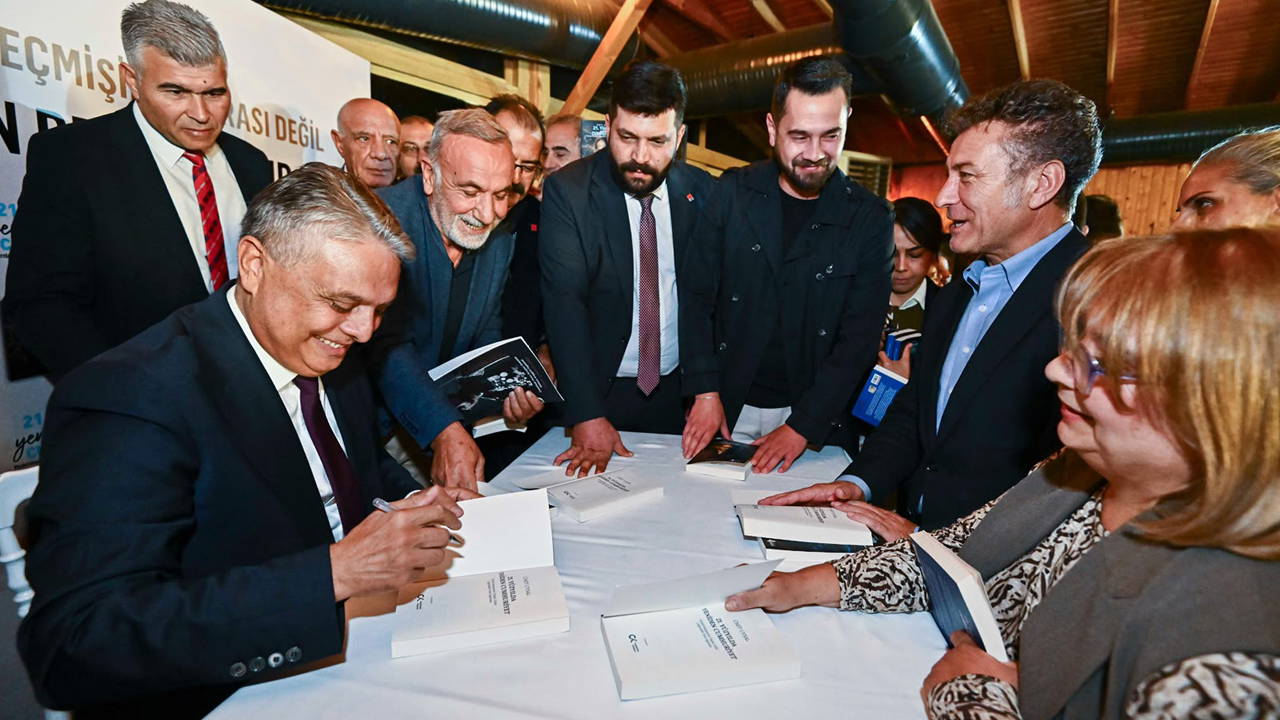 Uysal'dan Yeni Kitap: 'Cumhuriyet Bize Perspektif Sunuyor