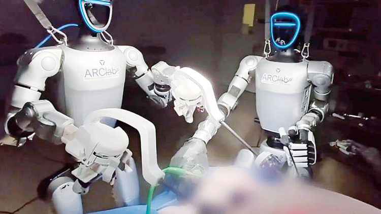 Uzaktan Kumandalı Robot Cerrahlar Domuza Ameliyat Yaptı