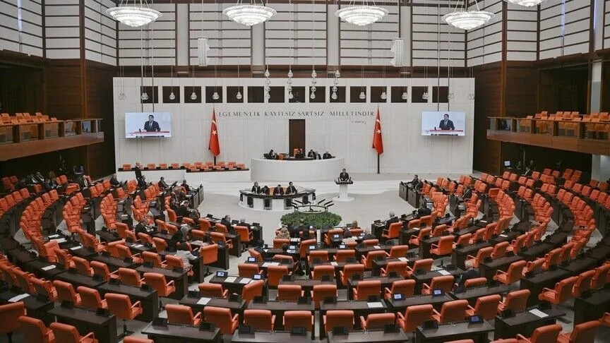Uzman er ve erbaşları ilgilendiren yeni yasa Meclis'ten geçti