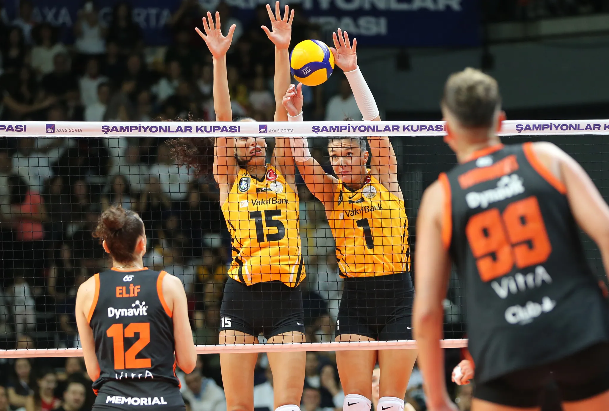 VakıfBank'tan tarihi geri dönüş: Eczacıbaşı'nı 3-2 yendi
