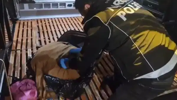 Valizdeki Kazaktan 15 Bin Uyuşturucu Hap Çıktı