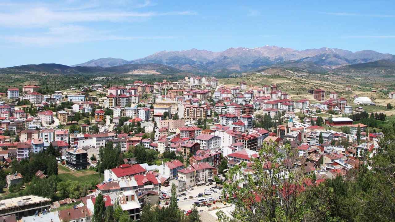Valizini Toplayan Yola Düşüyor: Türkiye'nin Bu İlinden Binlerce Kişi Kaçıyor