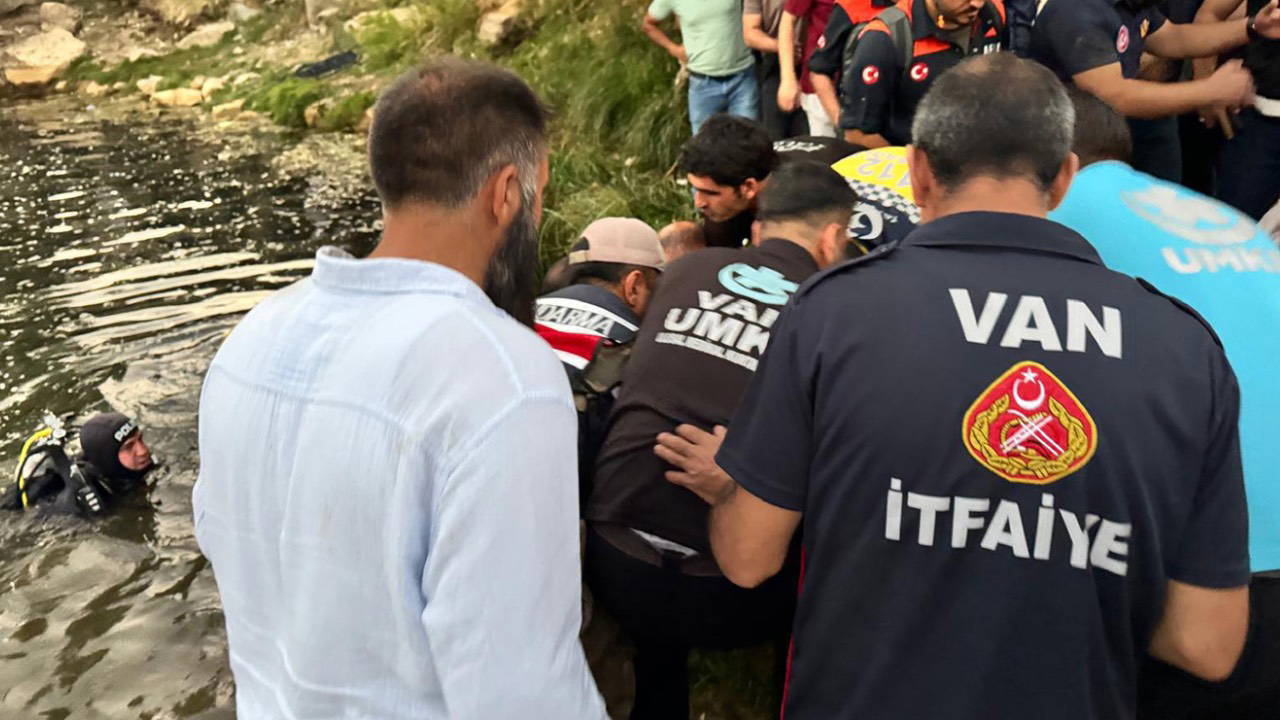 Van'da baba, eşini ve çocuğunu kurtarırken akıntıya kapılarak boğuldu