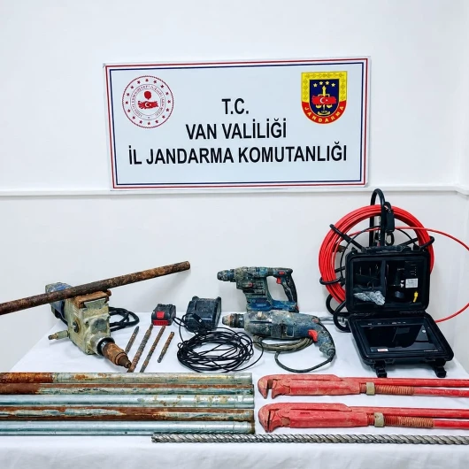 Van Çaldıran'da Kaçak Kazı: 2 Şüpheli Suçüstü Yakalandı