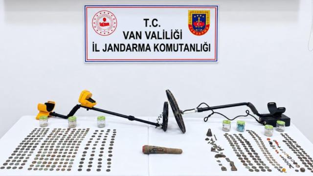 Van'da Roma Dönemine Ait 529 Sikke Ele Geçirildi