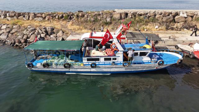 Van Gölü'nde inci kefali avı başladı: Balıkçılar 'vira bismillah' dedi
