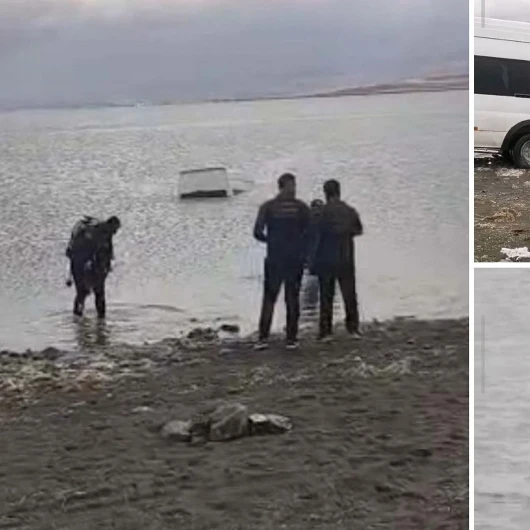Van'da Minibüs Erçek Gölü'ne Uçtu: Sürücü Kendi İmkanlarıyla Kurtuldu