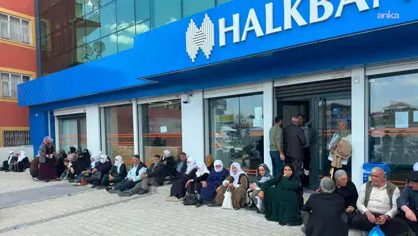 Van'da sosyal yardım kuyruğu çilesi: 120 bin kişi sıra bekliyor