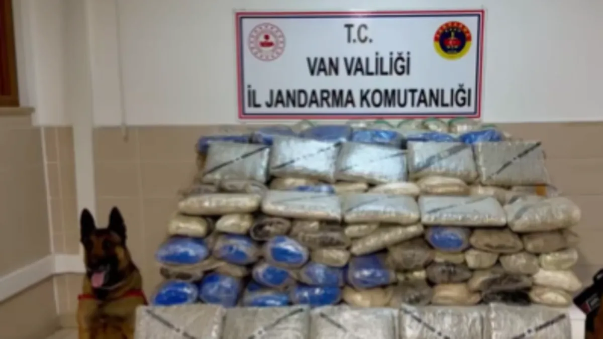 Van'da TIR'a skunk operasyonu: 333 kilo uyuşturucu, 2 gözaltı