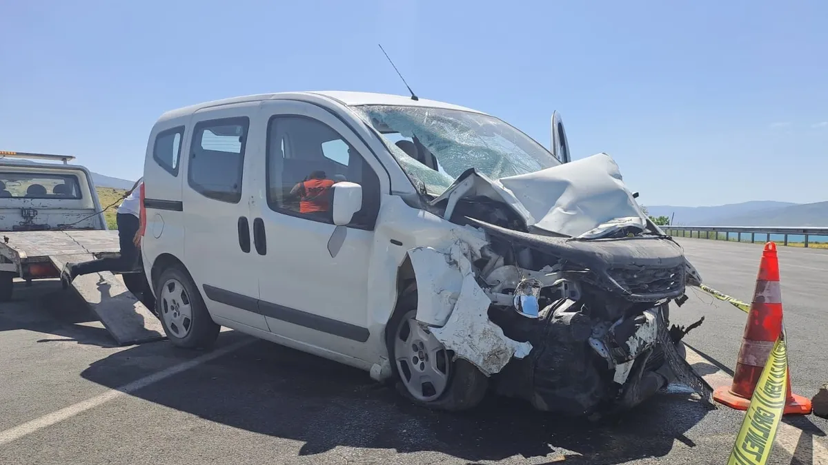 Van'da askeri araca çarpma: 1 şehit, 5 yaralı