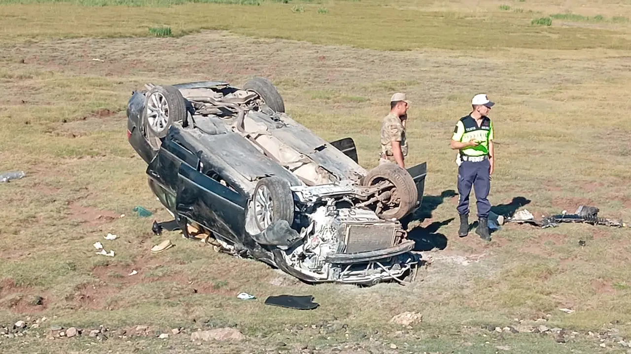 Van'da eski belediye başkanı kazası: Araç takla attı, 4 yaralı
