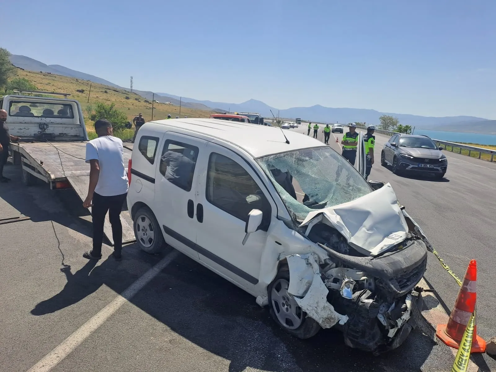 Van'da ticari araç askeri araca çarptı: 1 asker şehit, 5 yaralı
