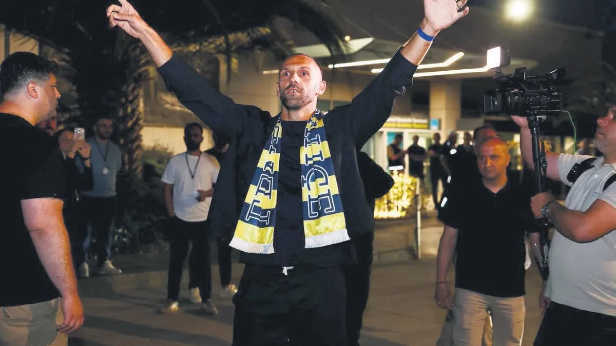 Vedat Muriç İstanbul'da! Fenerbahçe transfer ateşini yaktı