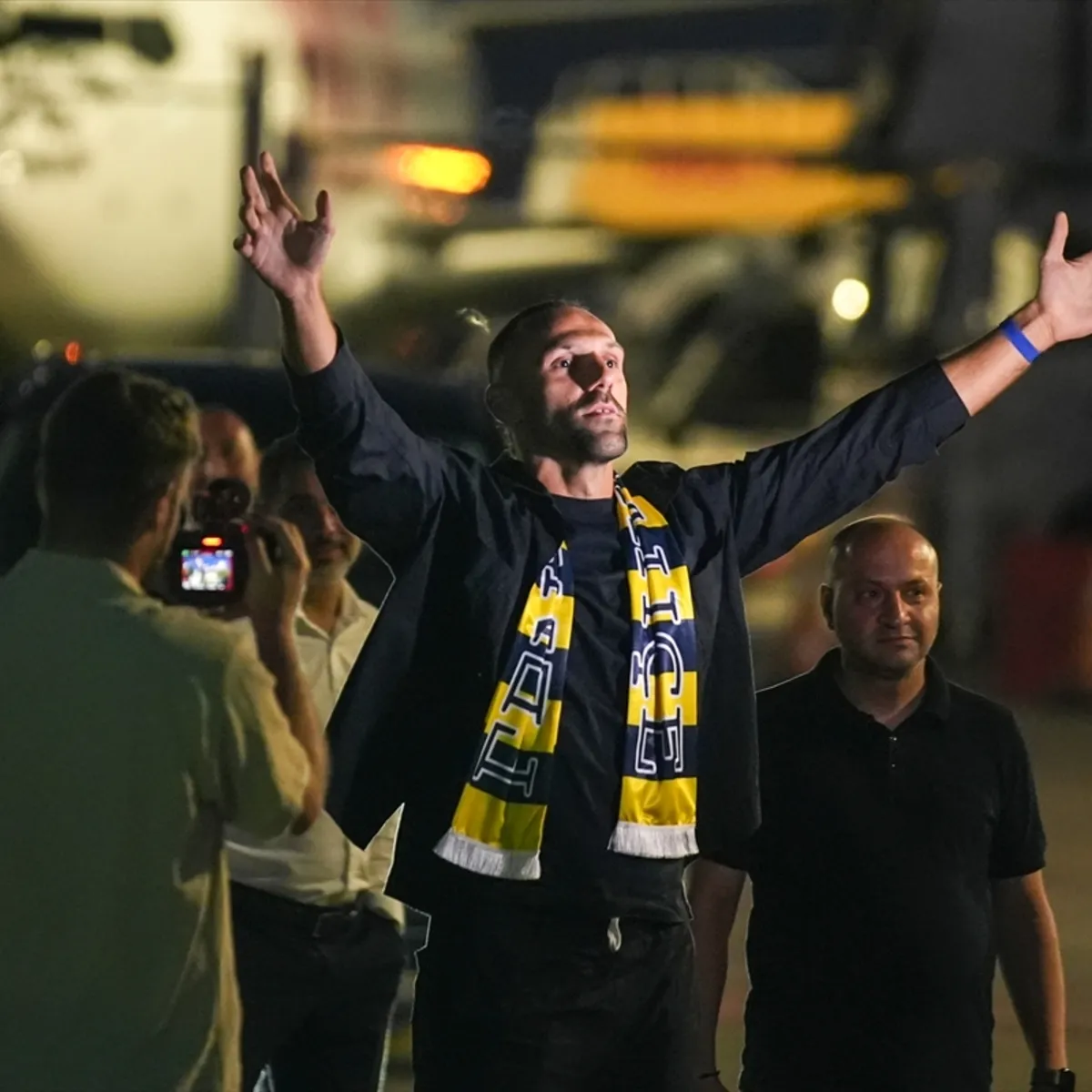 Fenerbahçe'de Vedat Muriqi sürprizi! 3 yıllık imza