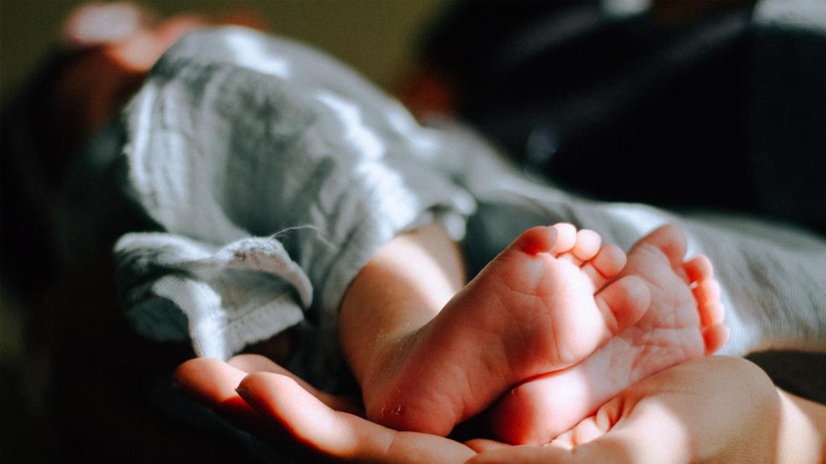Velayet Annesinde: Bebek Suriye'de Mahsur Kaldı