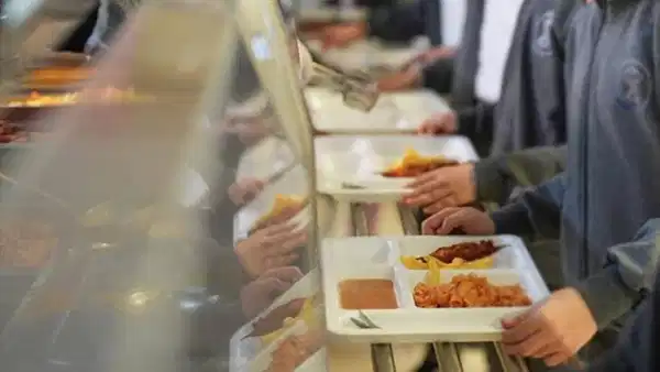 Velilerden Ücretsiz Yemek Talebi: 'En Ucuz Meyve Suyuyla Poğaça Alıyorum