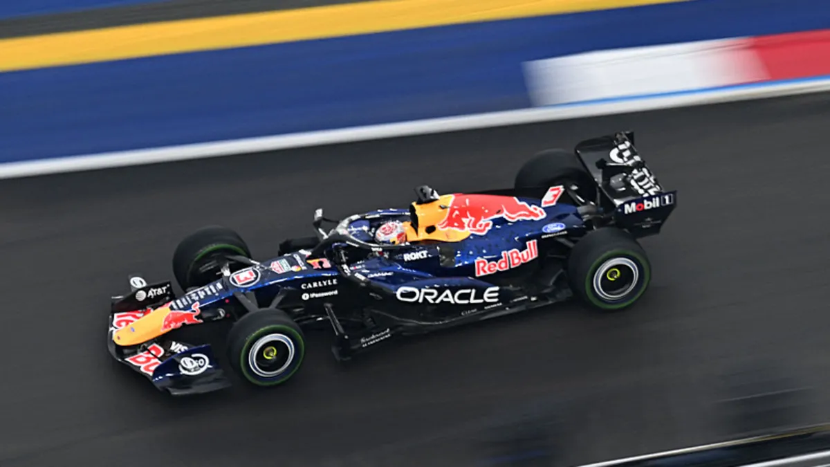 Verstappen Singapur Sprint'te Zirvede