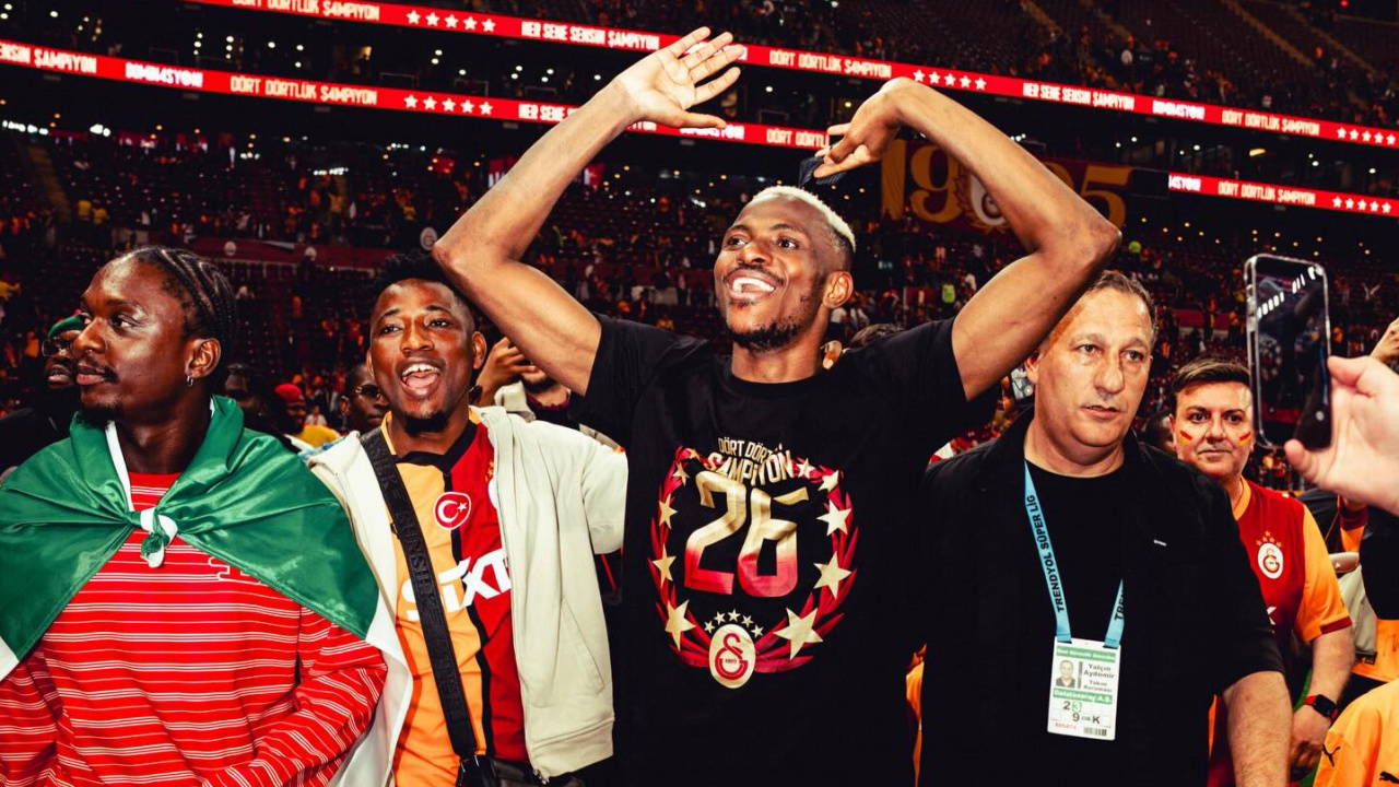 Victor Osimhen'den Galatasaray'a sürpriz cevap: Ayrılık iddialarına ne dedi