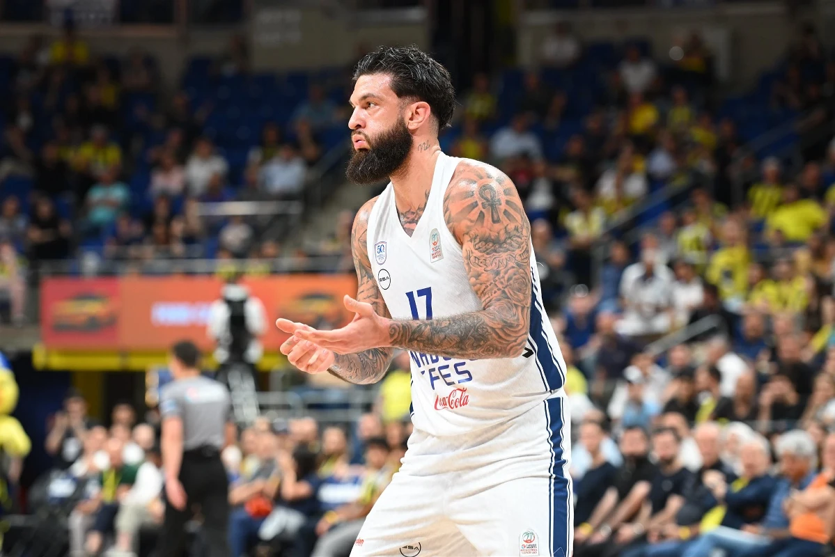Vincent Poirier'nin Performansı Anadolu Efes'in Yarı Final Ümitlerini Sarsıyor