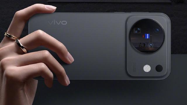 vivo X500 resmî tasarım ve renkleriyle görücüye çıktı