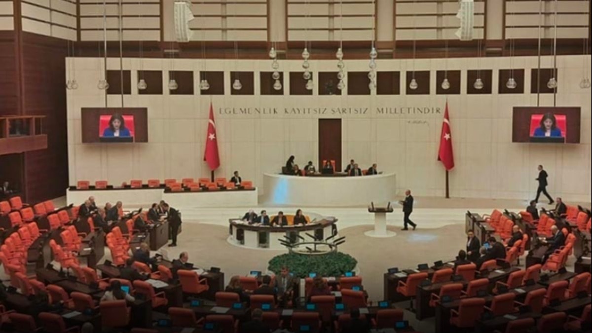 Vize başvuru sorunları araştırması AKP-MHP oylarıyla reddedildi