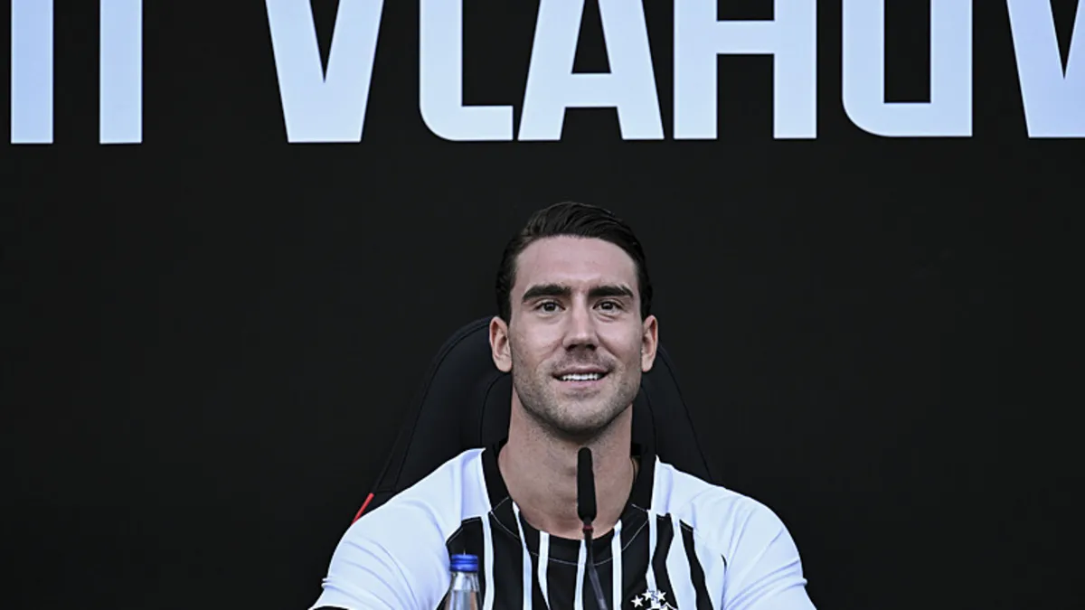 Vlahovic'ten Tüpraş Stadı'nda İmza Töreni Talebi