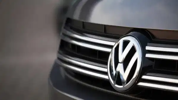 VW tarihinin en büyük küçülme planı: Model sayısı yarıya inecek, 100 bin kişi işten çıkarılacak