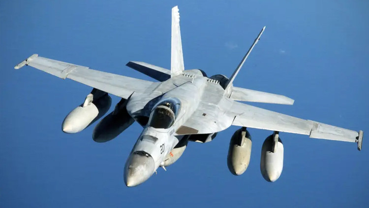 Washington'da ABD savaş uçağı düştü: F/A-18 eğitim uçuşunda kaza
