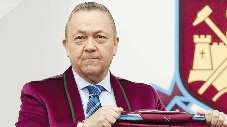 West Ham Başkanı David Sullivan Cinsel Taciz İddialarıyla İstifa Etti