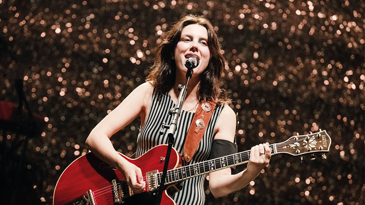 Wolf Alice'e İstanbul'da Coşkulu Karşılama: 'Teşekkür Ederiz İstanbul