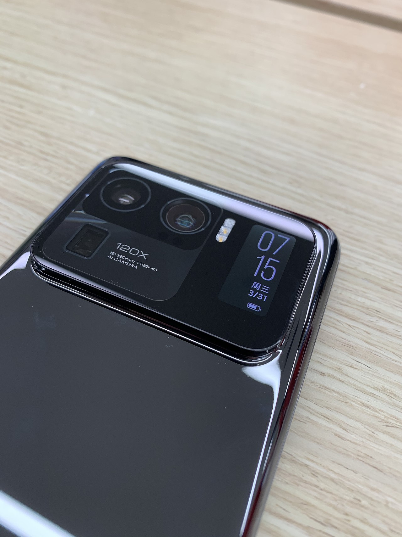 Xiaomi 18 Pro’da Arka Ekran Büyüyor, Yeni Özellikler Geliyor