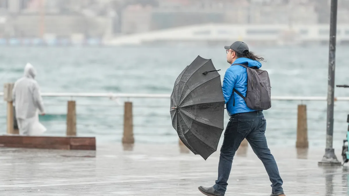 Yağışlı Hava Hafta Sonu Yerini Fırtınaya Bırakıyor: 4 İle Sarı Kod Uyarısı