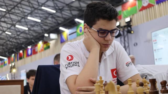 Yağız Kaan Erdoğmuş'tan Tarihi Başarı: FIDE'de Yılın Çıkış Yapan Sporcusu Seçildi