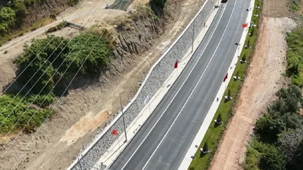 Yalova-Armutlu Yoluna Dev Proje: 30 Dakikaya İndi