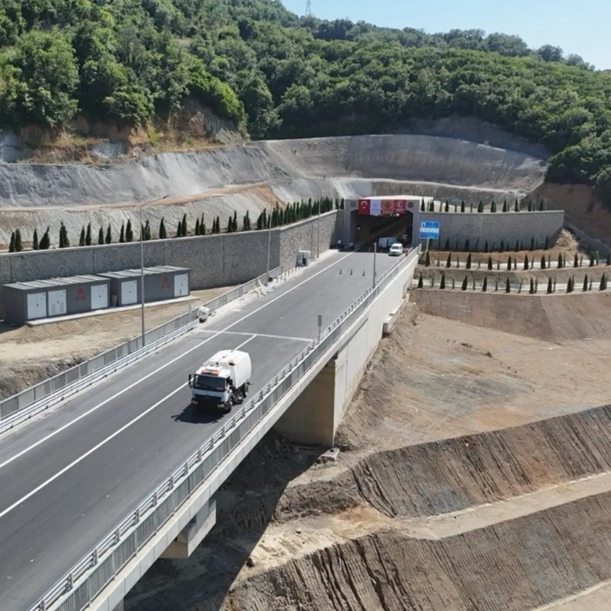 Yalova-Armutlu Yolu Yarın Açılıyor, Seyahat Süresi 30 Dakikaya İniyor