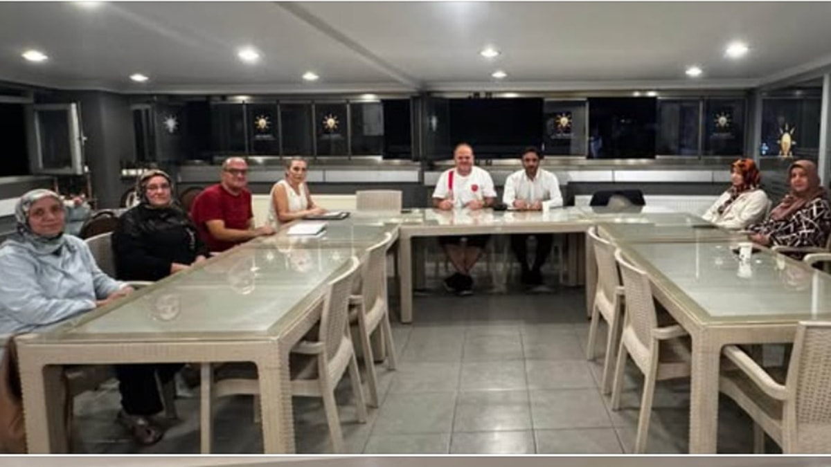 Yalova'da Şortlu Koordinasyon Toplantısı Tartışma Yarattı