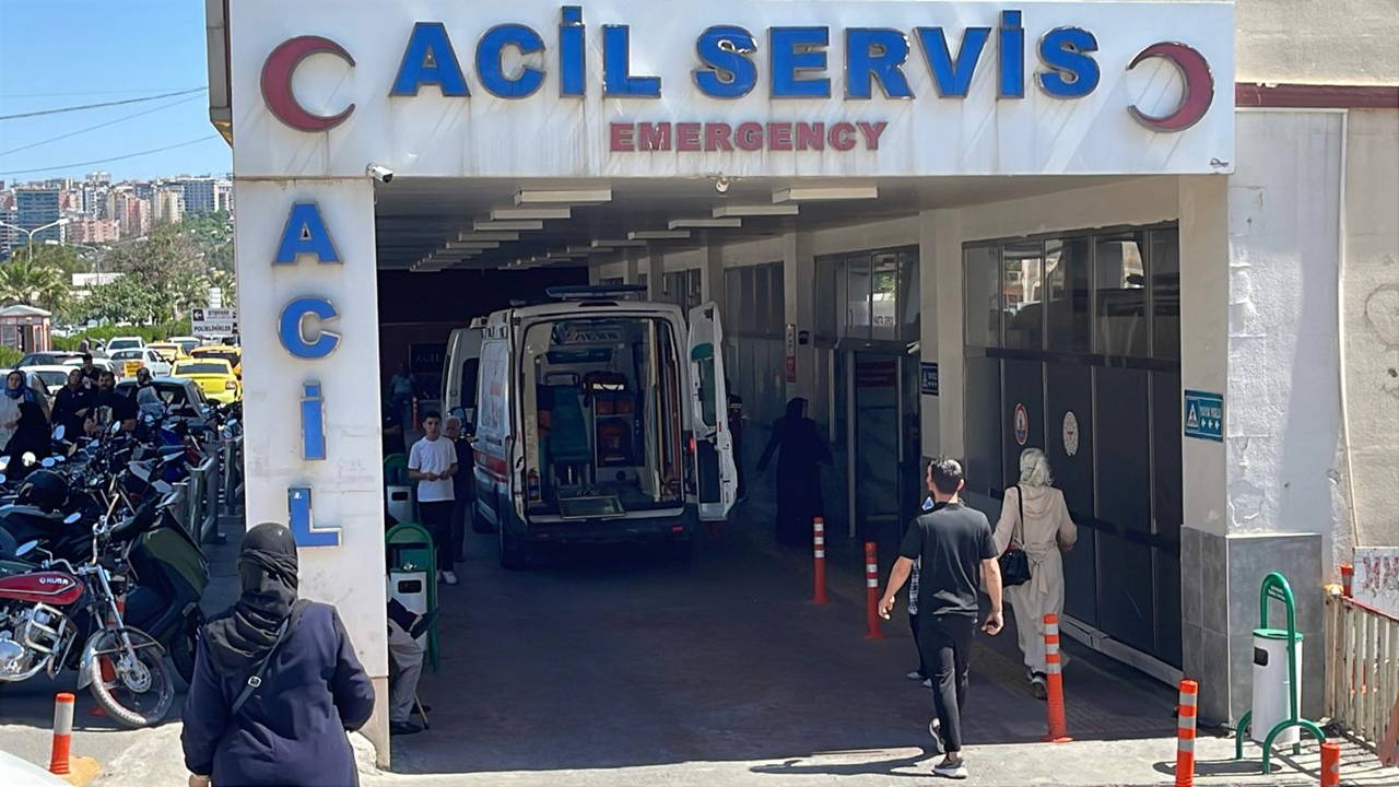 Yanan otomobilde 4 çocuk annesi bulundu: 4 gözaltı