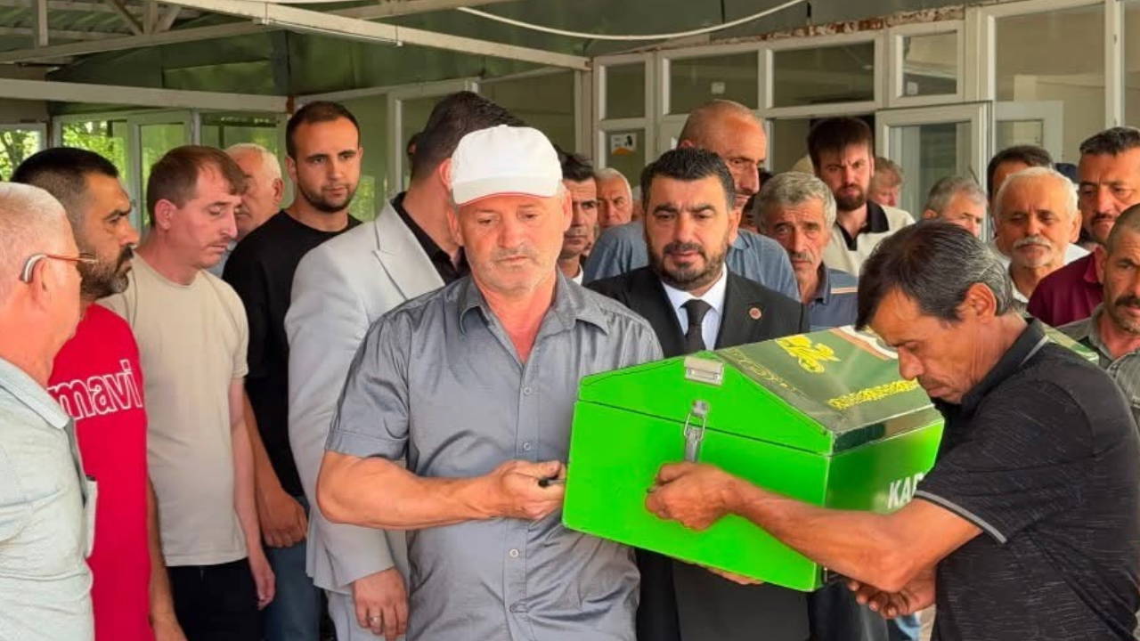 Yangında hayatını kaybeden 2 yaşındaki Berkant son yolculuğuna uğurlandı