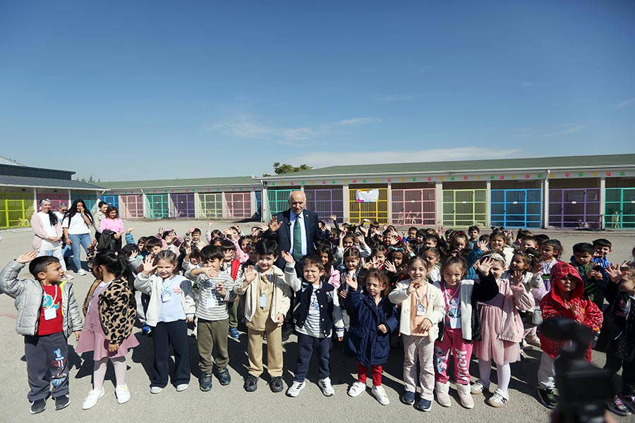 Yaşar, Miniklerle Bakımevi Ziyaretinde Buluştu