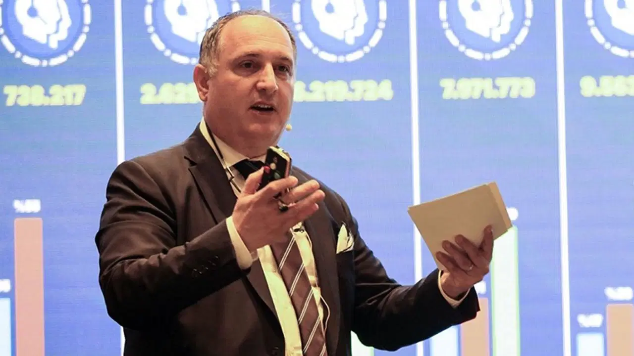 Görevden uzaklaştırılan İBB Daire Başkanı Yavuz Saltık koltuğuna döndü