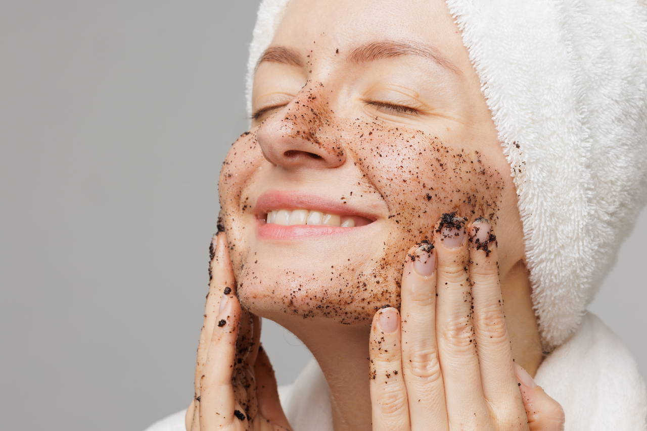 Yaz sonrası cildinizi yenileyin: 3 doğal peeling tarifi