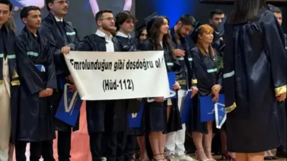 Yeditepe pankartçısının arşivinden AKP'li isimler çıktı