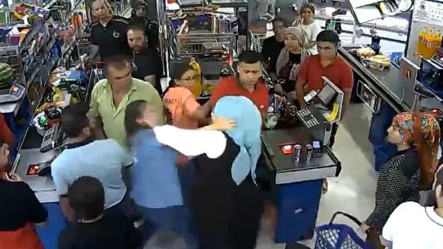 Yeğenlerini markette darp eden dayı, yenge ve kuzen 10'ar yıl hapis cezası aldı