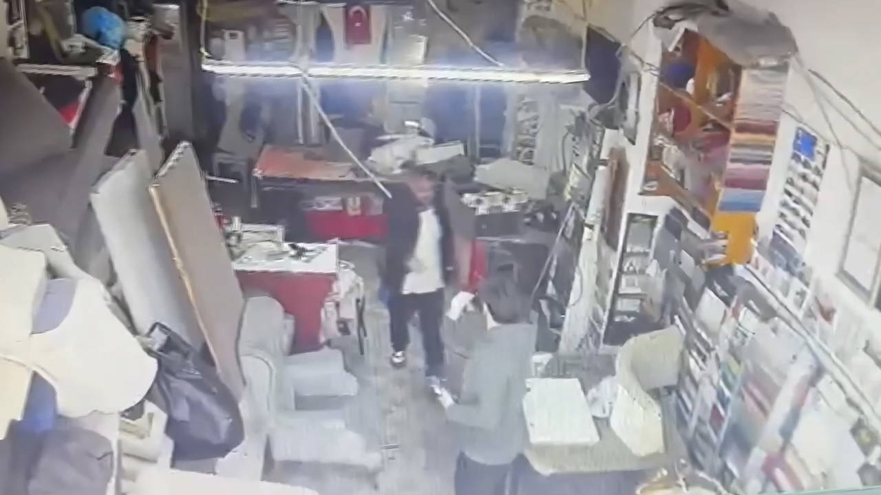 Yemek borcu yüzünden silahlı tehdit: 'Hepinizi vuracağım