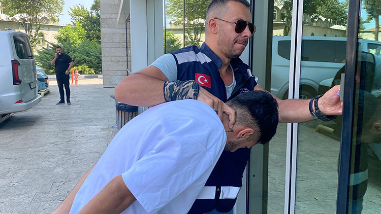 Yemek Kepçesiyle Kız Arkadaşına İşkence İddiası: Gözaltına Alındı